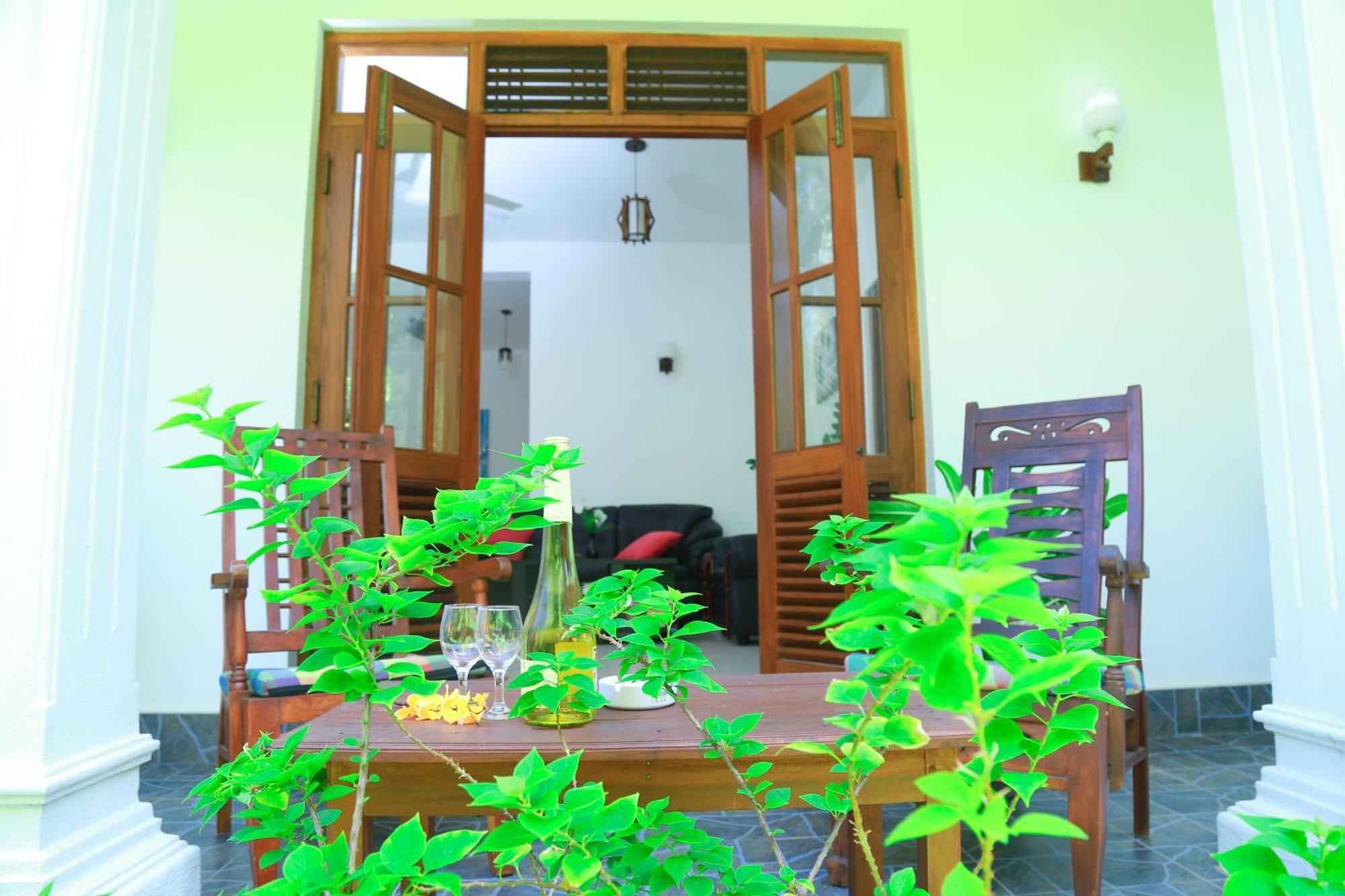 Residence Chanty Хикадува Екстериор снимка