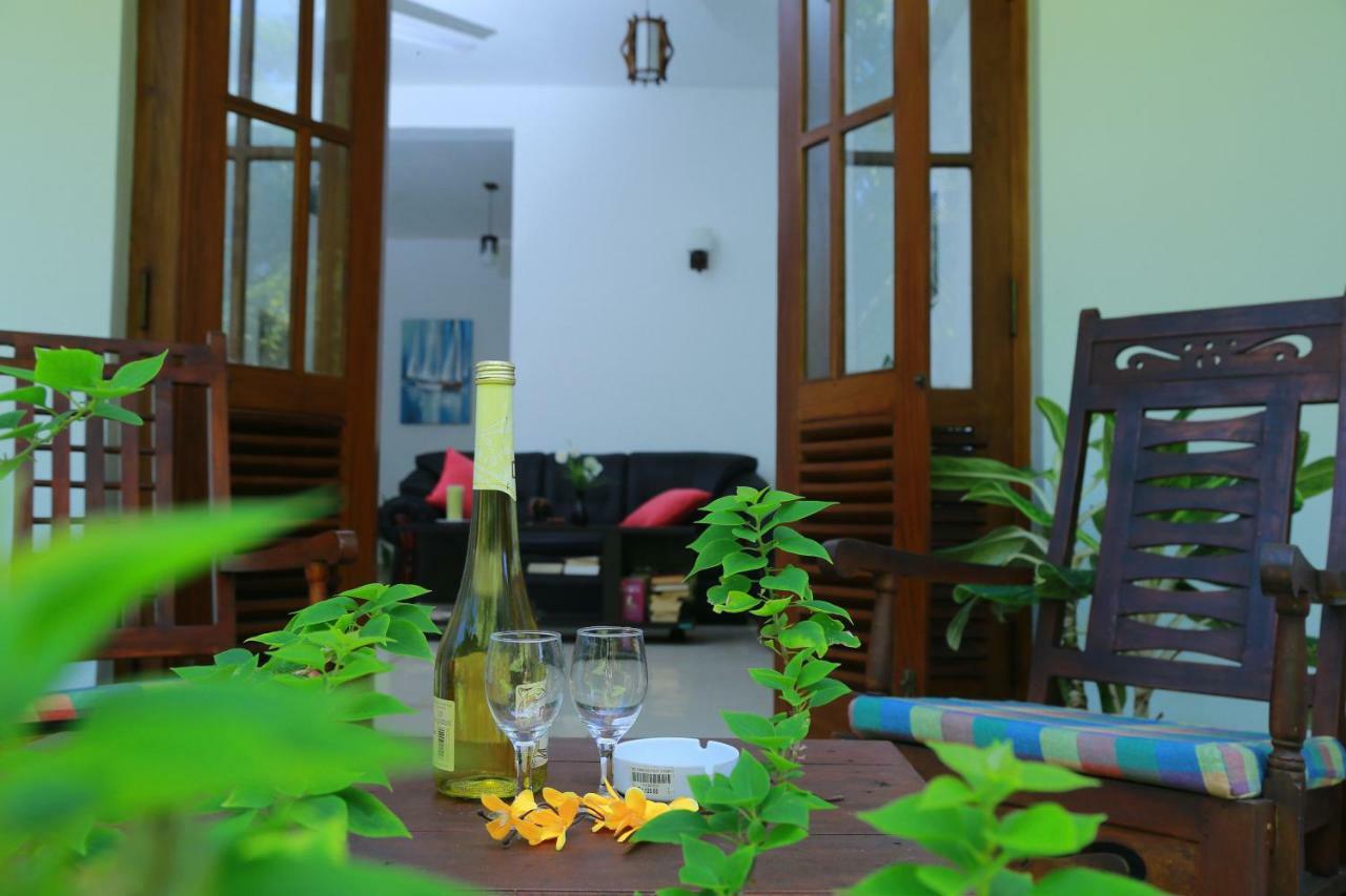 Residence Chanty Хикадува Екстериор снимка