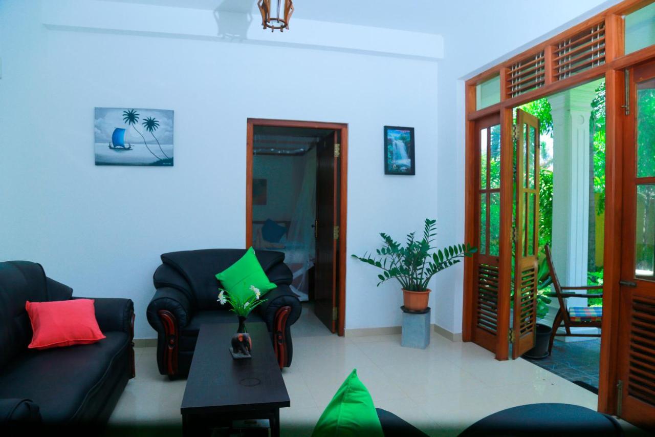 Residence Chanty Хикадува Екстериор снимка