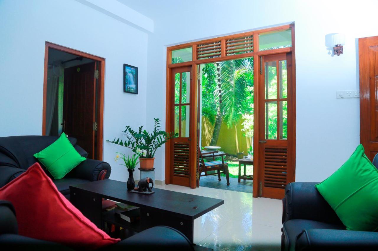 Residence Chanty Хикадува Екстериор снимка