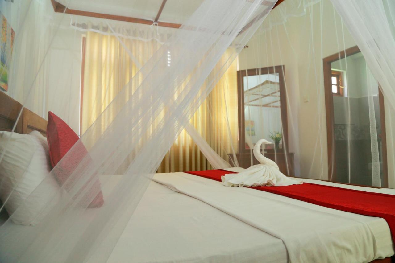 Residence Chanty Хикадува Екстериор снимка